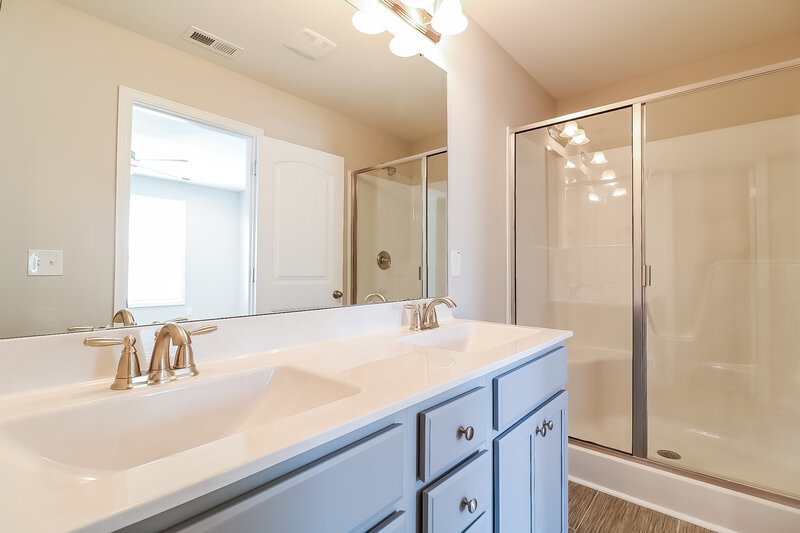 2,800/Mo, 148 Jade St Smithfield, NC 27577 Main Bathroom View