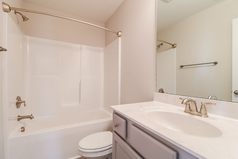 2,800/Mo, 148 Jade St Smithfield, NC 27577 Bathroom View
