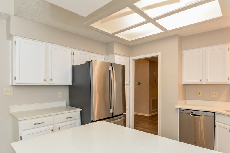 2,525/Mo, 103 Talon Dr Cary, NC 27518 Kitchen View