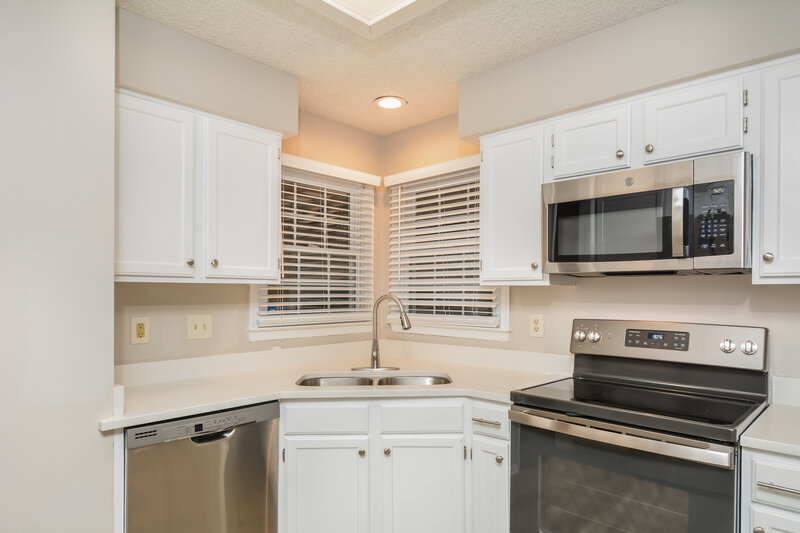 2,525/Mo, 103 Talon Dr Cary, NC 27518 Kitchen View 2