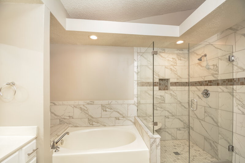 2,525/Mo, 103 Talon Dr Cary, NC 27518 Main Bathroom View 2