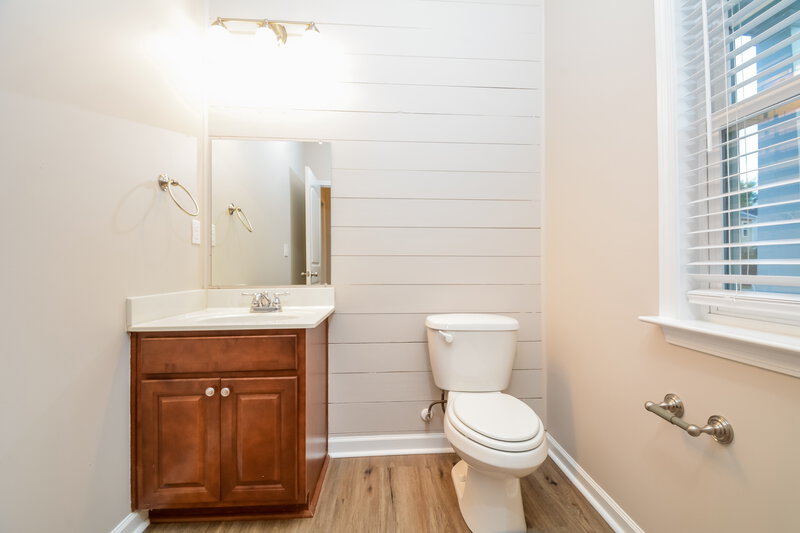 2,545/Mo, 229 Breezemont Dr Fuquay Varina, NC 27526 Main Bathroom View