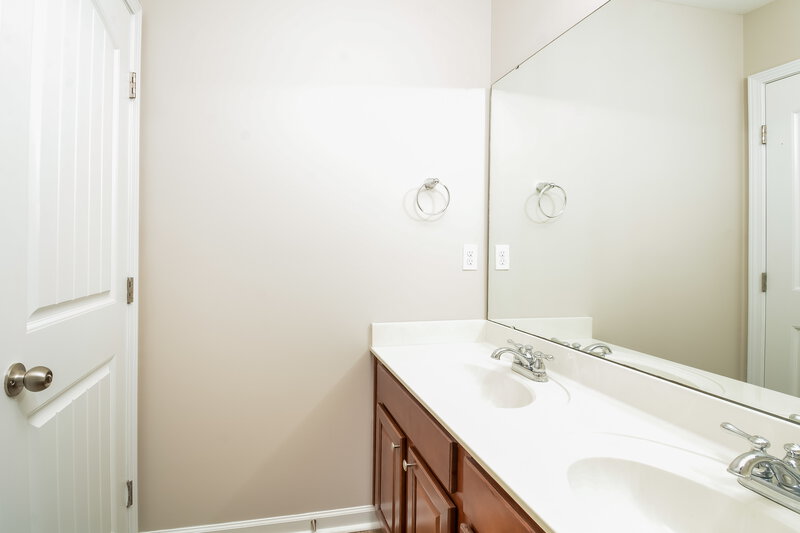 2,545/Mo, 229 Breezemont Dr Fuquay Varina, NC 27526 Bathroom View