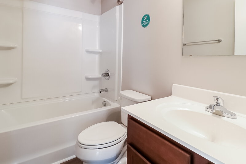 1,920/Mo, 864 Garrison Ave Clayton, NC 27520 Main Bathroom View