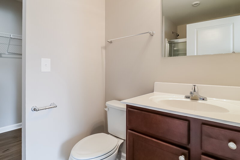 1,920/Mo, 864 Garrison Ave Clayton, NC 27520 Bathroom View