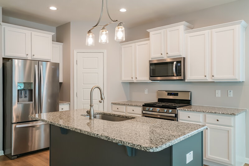2,230/Mo, 194 W Lumber Ct Clayton, NC 27520 Kitchen View
