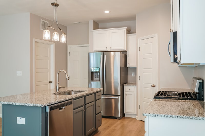 2,230/Mo, 194 W Lumber Ct Clayton, NC 27520 Kitchen View 2