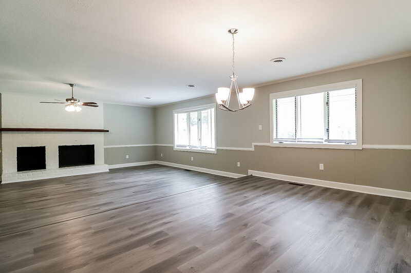2,510/Mo, 300 W Holding St Smithfield, NC 27577 Living Room View