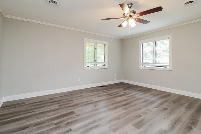 2,510/Mo, 300 W Holding St Smithfield, NC 27577 Main Bedroom View