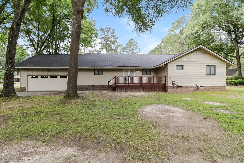 2,510/Mo, 300 W Holding St Smithfield, NC 27577 Rear View