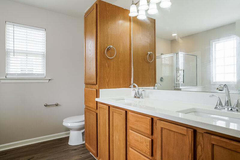1,755/Mo, 113 Shad Boat Ln Clayton, NC 27520 Main Bathroom View 2