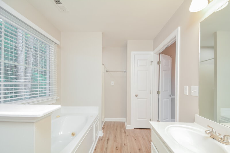 1,990/Mo, 4100 Mangrove Dr Raleigh, NC 27616 Main Bathroom View 2