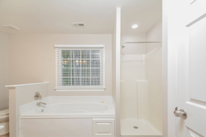 1,990/Mo, 4100 Mangrove Dr Raleigh, NC 27616 Bathroom View 2