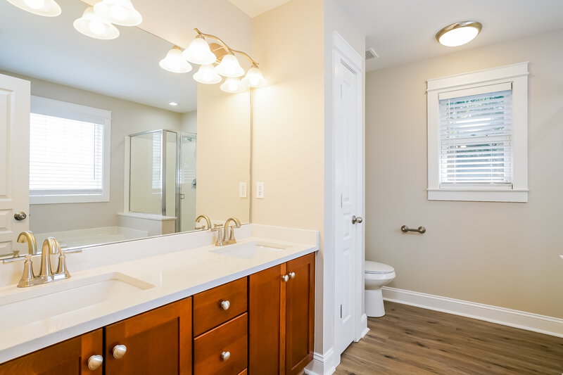 2,350/Mo, 200 Collinsworth Dr Clayton, NC 27527 Main Bathroom View