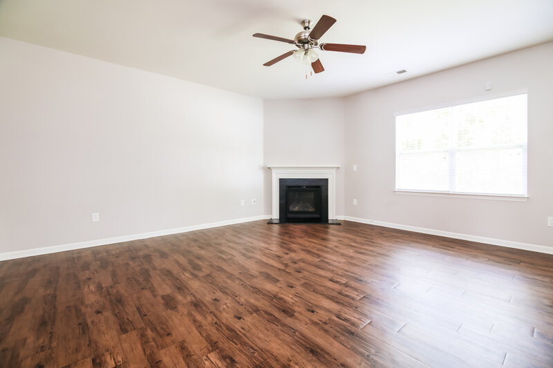 3,900/Mo, 117 Preakness Farm Dr Garner, NC 27529 Family Room View