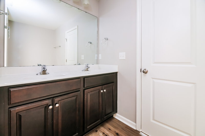 3,900/Mo, 117 Preakness Farm Dr Garner, NC 27529 Main Bathroom View 2