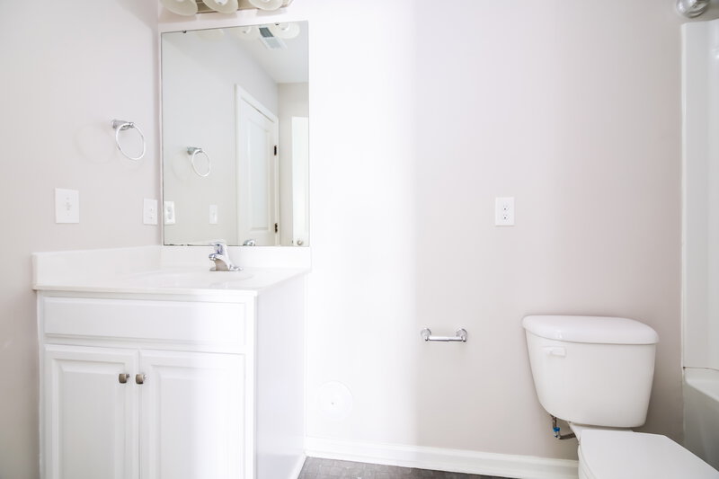 3,900/Mo, 117 Preakness Farm Dr Garner, NC 27529 Bathroom View