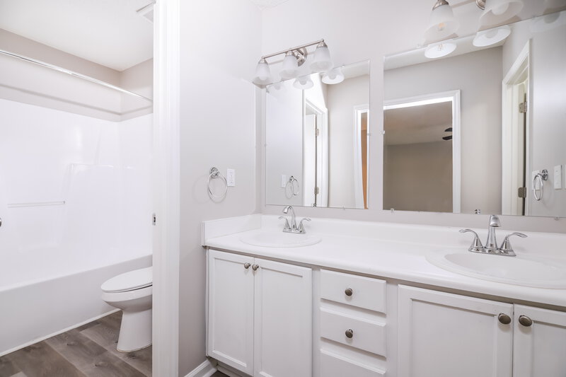 1,975/Mo, 2213 Maybrook Dr Raleigh, NC 27610 Main Bathroom View