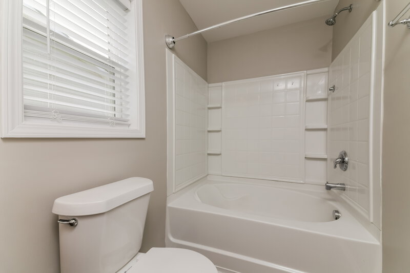 1,810/Mo, 177 Norwich Dr Clayton, NC 27520 Main Bathroom View 2