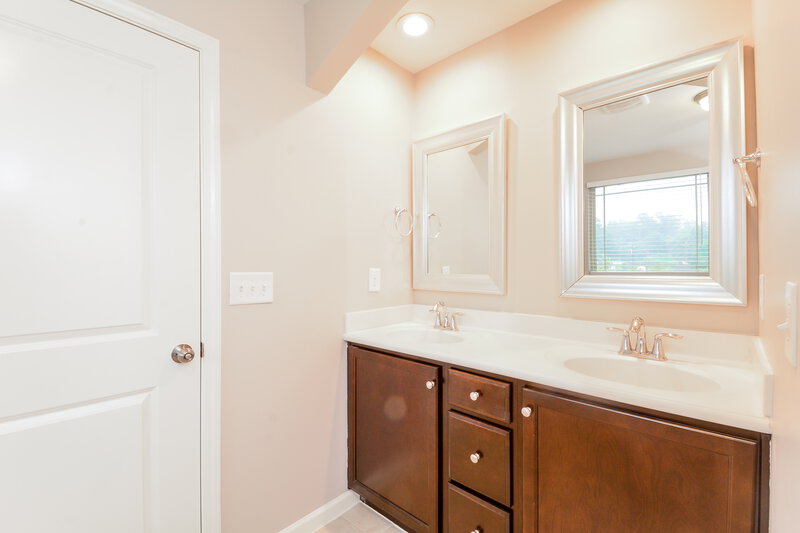 2,025/Mo, 113 Goodsell Ct Fuquay Varina, NC 27526 Main Bathroom View