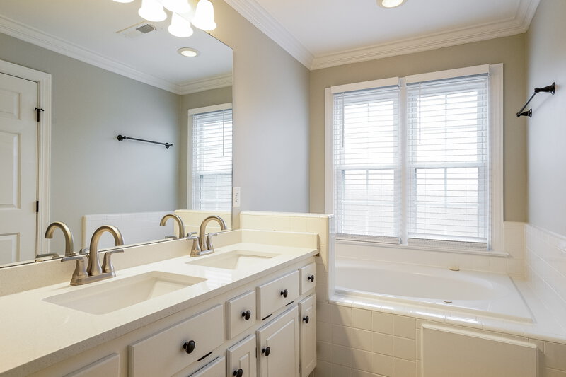 2,470/Mo, 2217 Laurel Valley Way Raleigh, NC 27604 Main Bathroom View