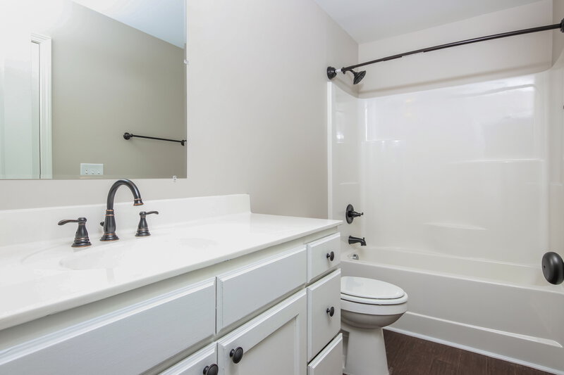2,400/Mo, 1728 Main Divide Dr Wake Forest, NC 27587 Bathroom View