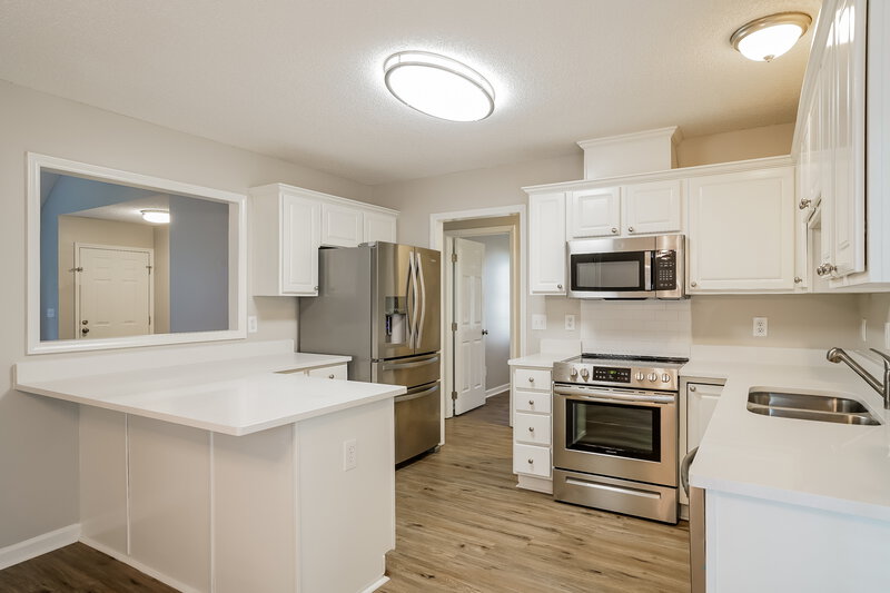 2,160/Mo, 2100 Havering Pl Raleigh, NC 27604 Kitchen View 2