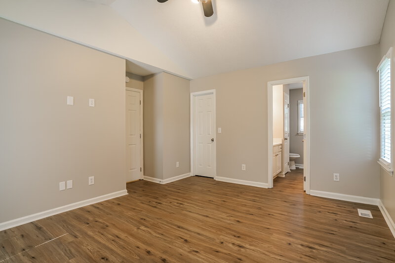 2,160/Mo, 2100 Havering Pl Raleigh, NC 27604 Main Bedroom View 2
