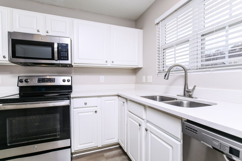 1,950/Mo, 3004 Ranburne Dr Raleigh, NC 27610 Kitchen View 2