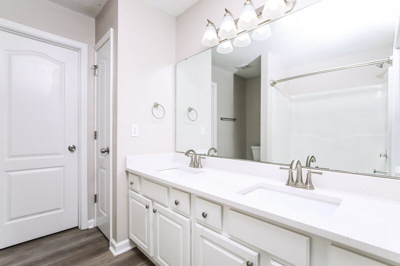 1,950/Mo, 3004 Ranburne Dr Raleigh, NC 27610 Main Bathroom View