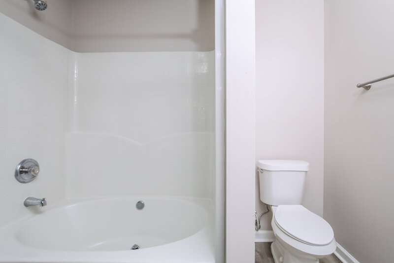 1,950/Mo, 3004 Ranburne Dr Raleigh, NC 27610 Bathroom View