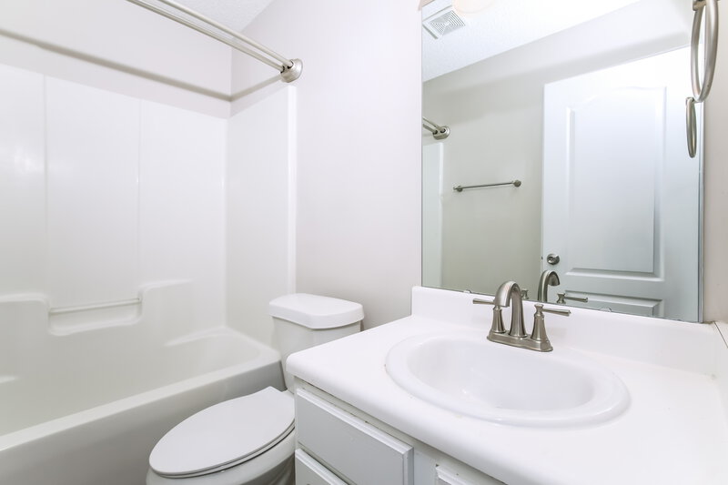 1,950/Mo, 3004 Ranburne Dr Raleigh, NC 27610 Bathroom View 2