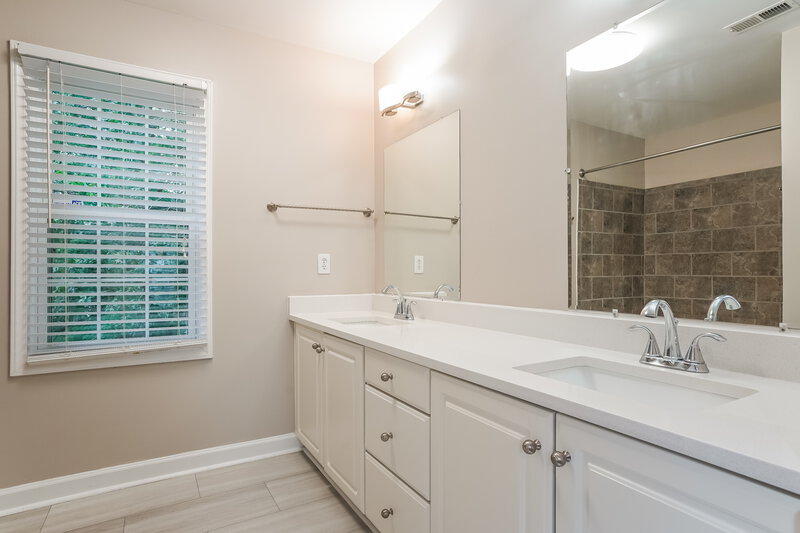 2,300/Mo, 4208 Knightsbridge Way Raleigh, NC 27604 Main Bathroom View