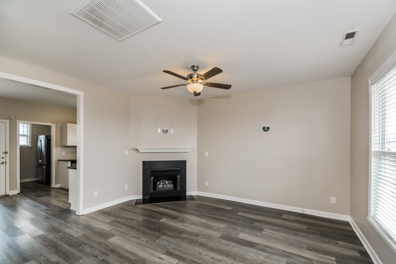 1,600/Mo, 205 Houston Ln Clayton, NC 27527 Living Room View