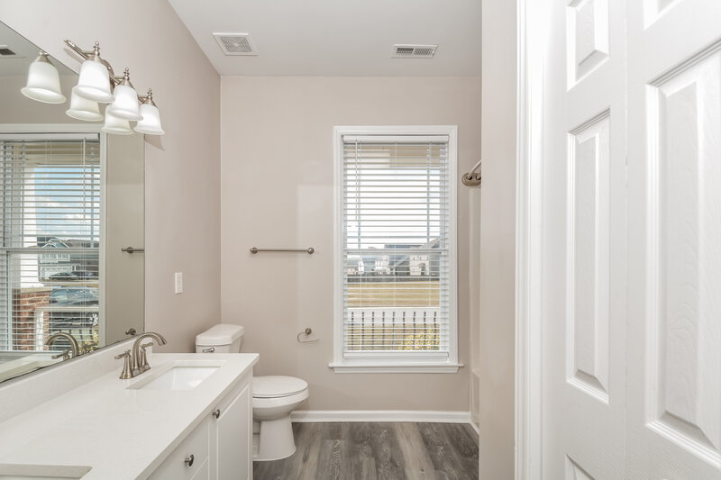 1,600/Mo, 205 Houston Ln Clayton, NC 27527 Main Bathroom View