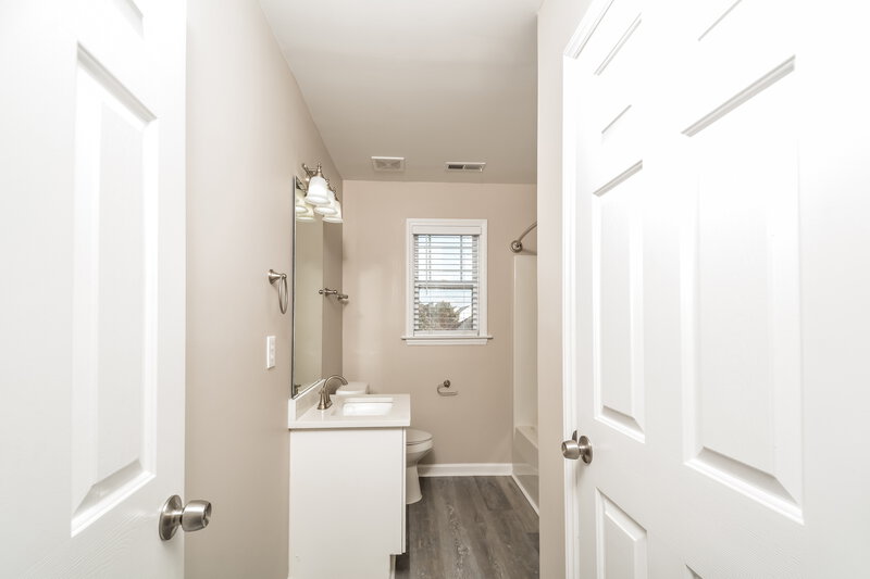 1,600/Mo, 205 Houston Ln Clayton, NC 27527 Bathroom View