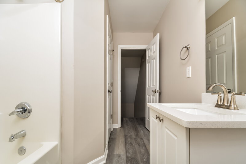 1,600/Mo, 205 Houston Ln Clayton, NC 27527 Bathroom View 2