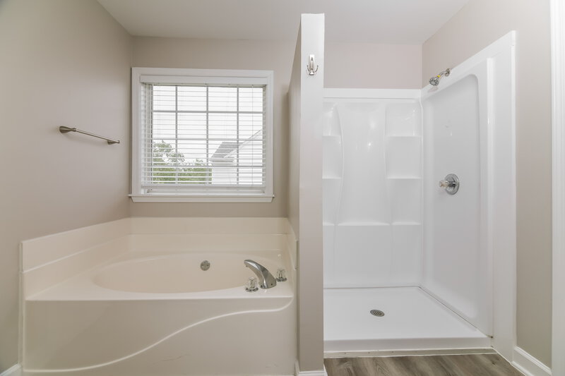 2,295/Mo, 4321 Major Loring Way Raleigh, NC 27616 Main Bathroom View 2