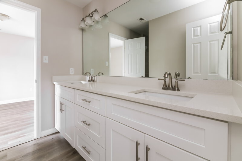 2,295/Mo, 4321 Major Loring Way Raleigh, NC 27616 Bathroom View