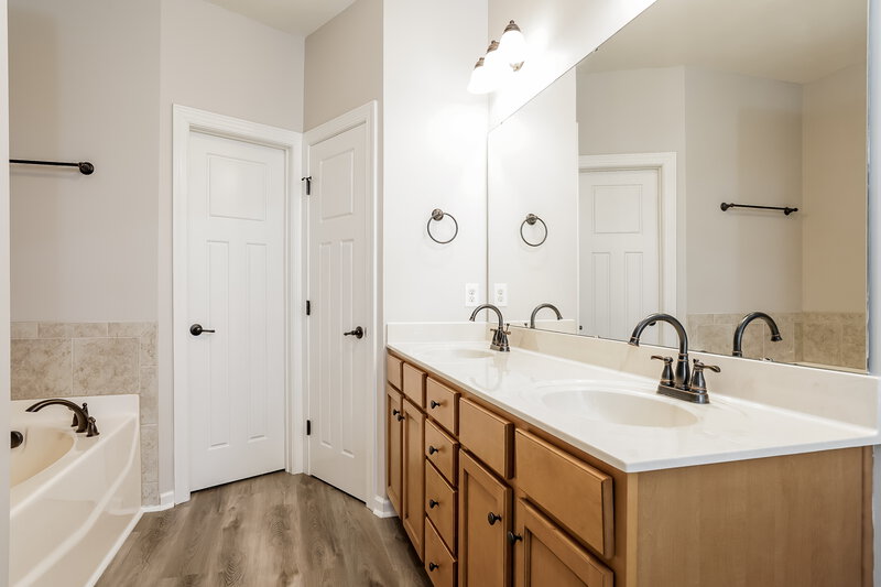 3,360/Mo, 55 Crest Circle Garner, NC 27529 Main Bathroom View