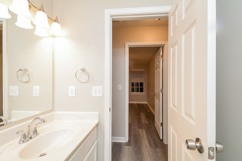2,910/Mo, 5832 Carretta Ct Raleigh, NC 27610 Main Bathroom View