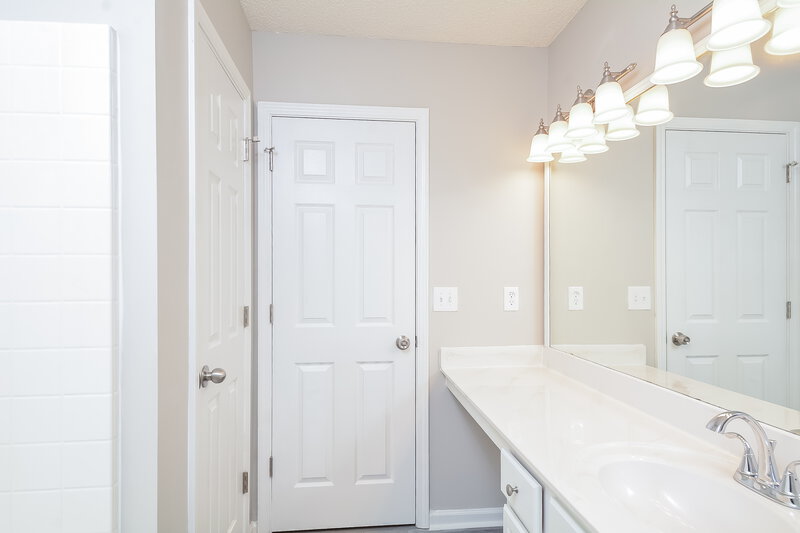 2,910/Mo, 5832 Carretta Ct Raleigh, NC 27610 Bathroom View 2