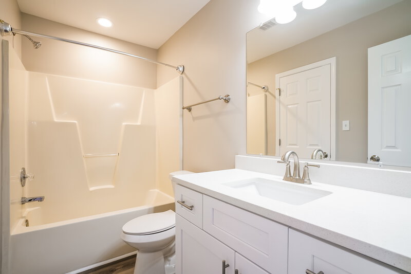 1,695/Mo, 4909 Windblown Ct Raleigh, NC 27616 Main Bathroom View