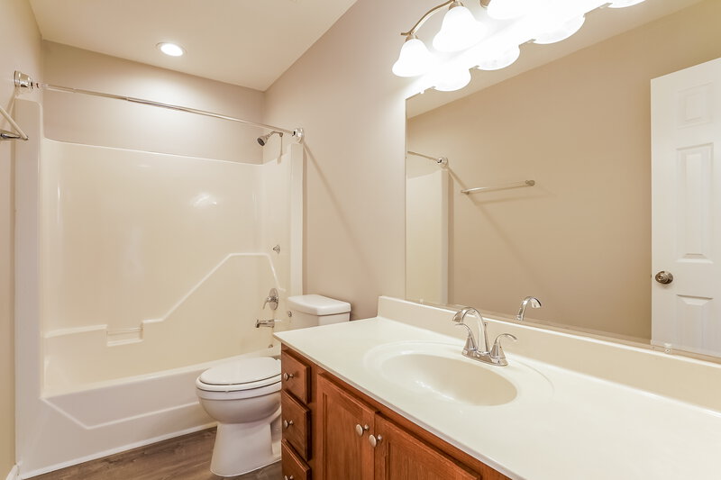 2,710/Mo, 601 Quest Ridge Dr Fuquay Varina, NC 27526 Main Bathroom View
