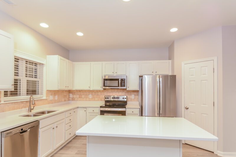 2,250/Mo, 141 Pearson Pl Clayton, NC 27527 Kitchen View