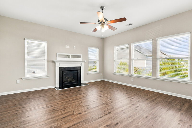 1,880/Mo, 934 Lakemont Dr Clayton, NC 27520 Living Room View