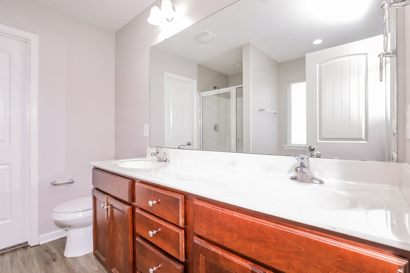 2,940/Mo, 934 Lakemont Dr Clayton, NC 27520 Main Bathroom View