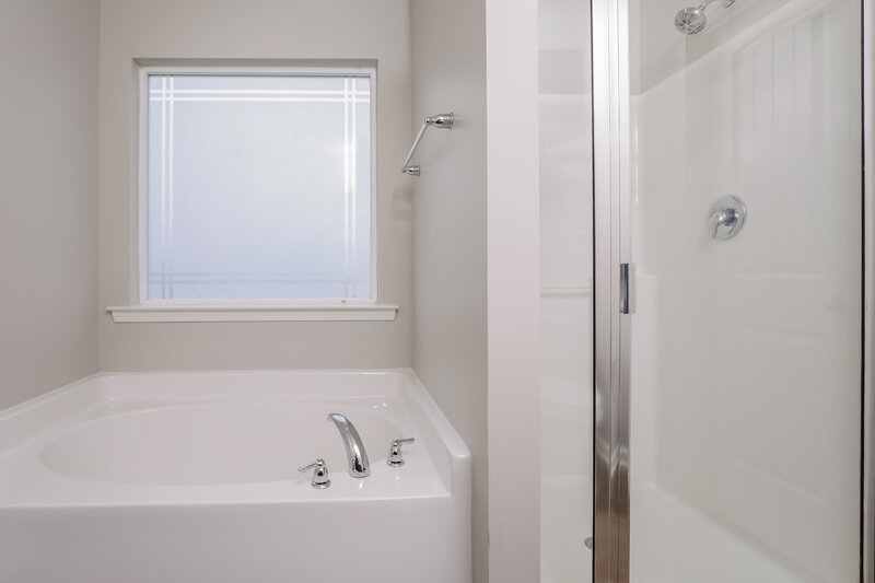 2,940/Mo, 934 Lakemont Dr Clayton, NC 27520 Main Bathroom View 2