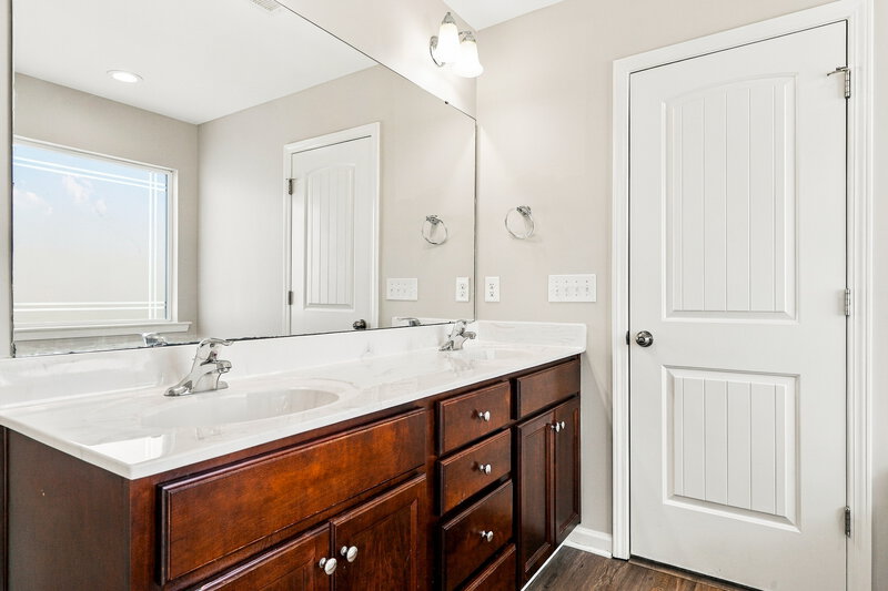 1,880/Mo, 934 Lakemont Dr Clayton, NC 27520 Primary Bathroom View 2