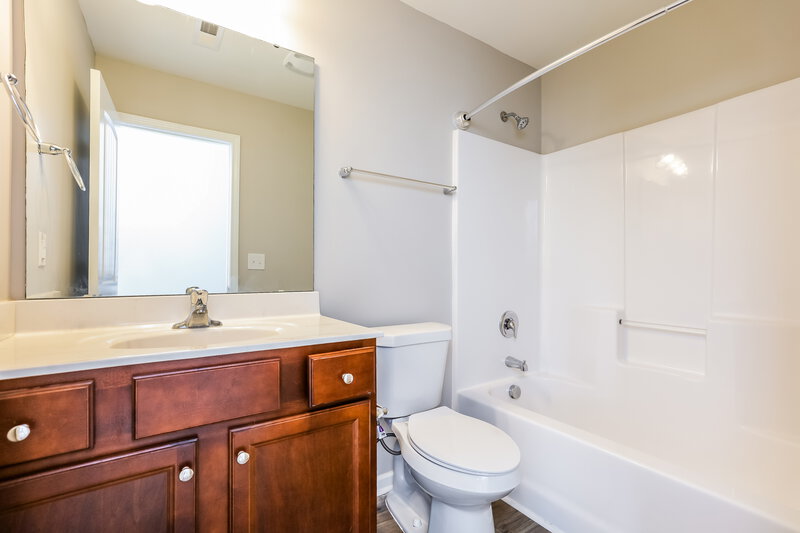 2,075/Mo, 934 Lakemont Dr Clayton, NC 27520 Bathroom View